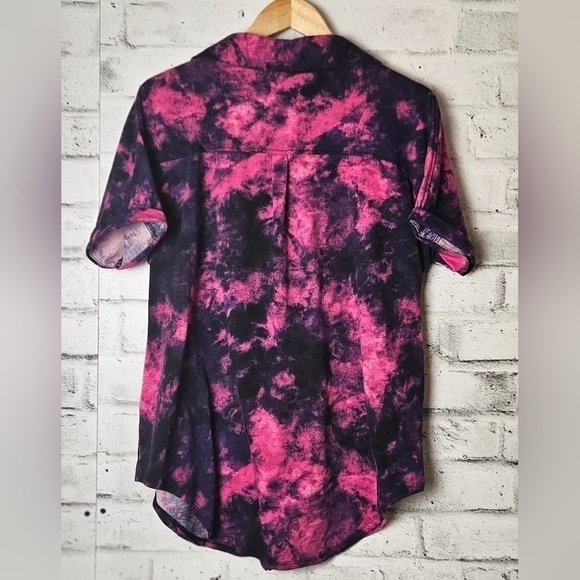 Lularoe Charlie Tie-Dye InspiredButton Up Shirt - Picture 3 of 6